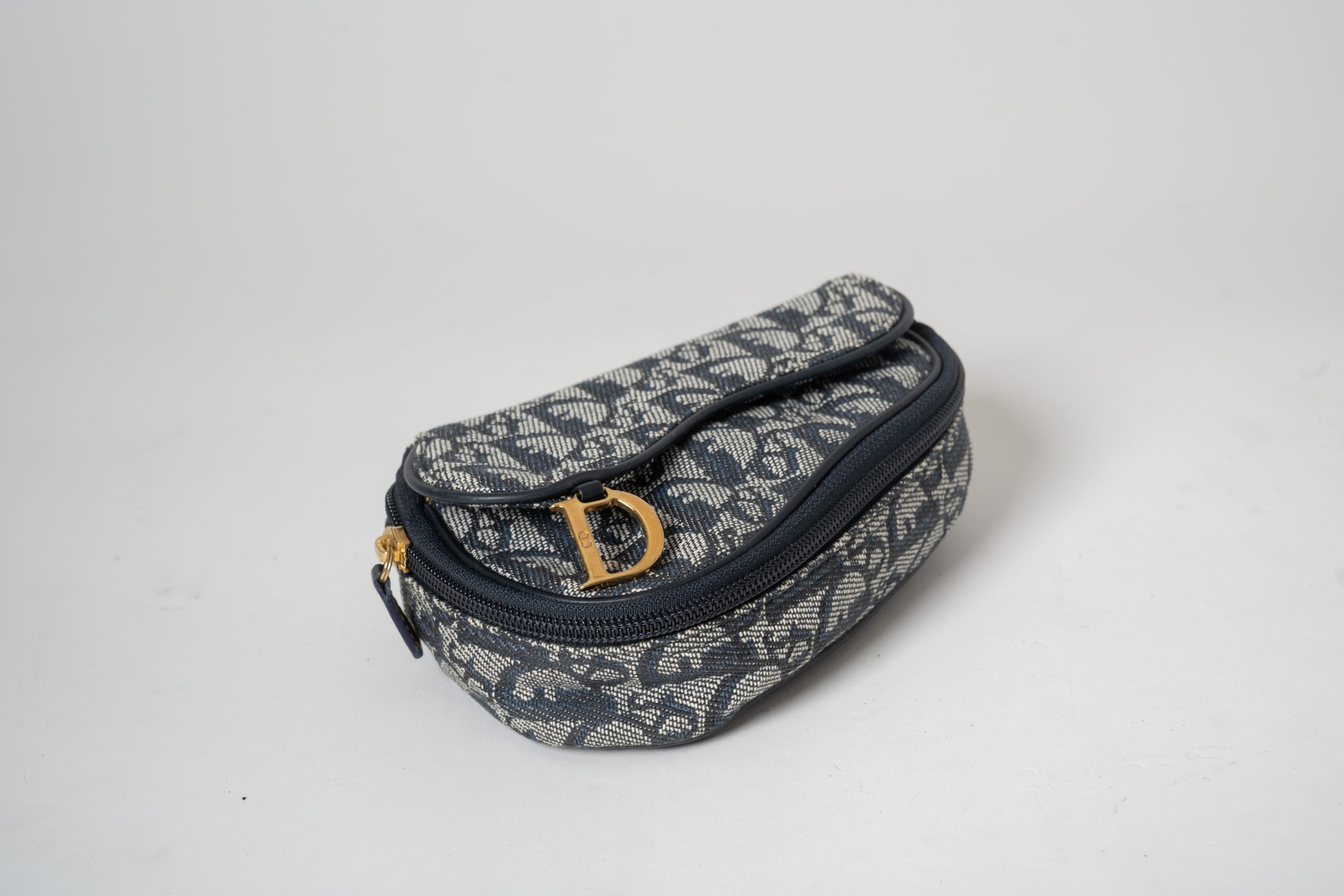 PRV-DIO-056-02 Dior Nano Saddle Chain Pouch · Blue Dior Oblique - Imagen 2