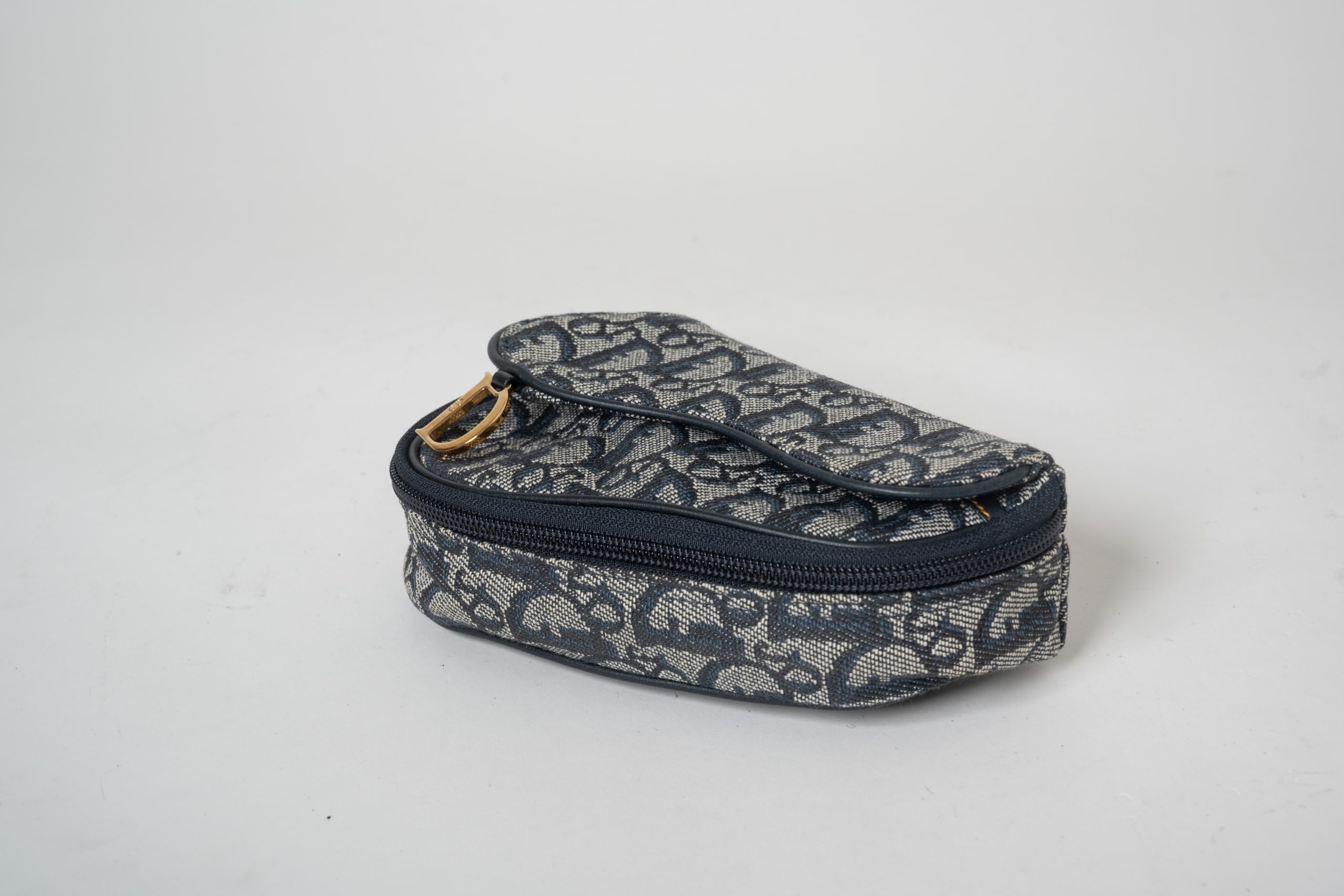 PRV-DIO-056-03 Dior Nano Saddle Chain Pouch · Blue Dior Oblique - Imagen 3