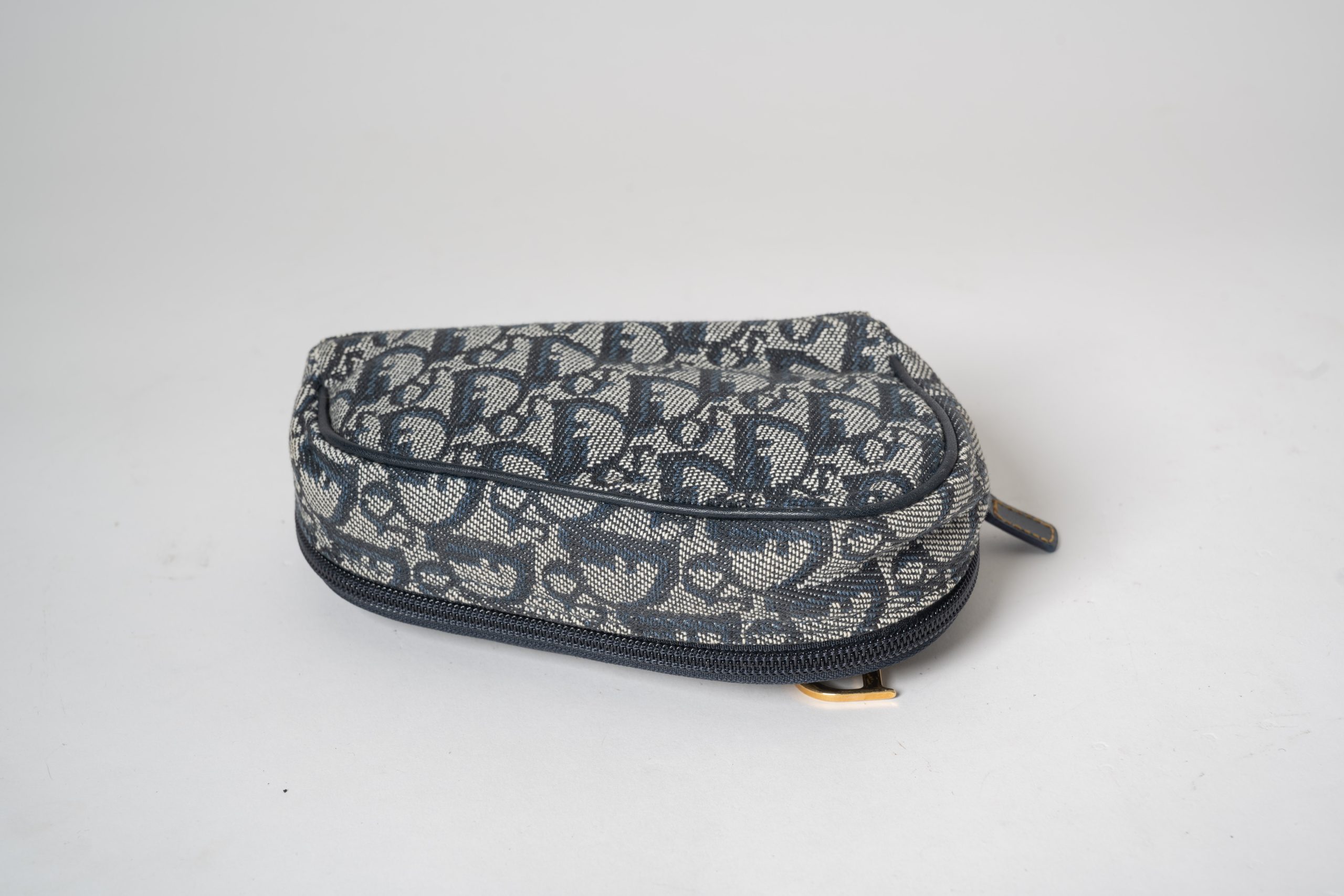 PRV-DIO-056-04 Dior Nano Saddle Chain Pouch · Blue Dior Oblique - Imagen 4