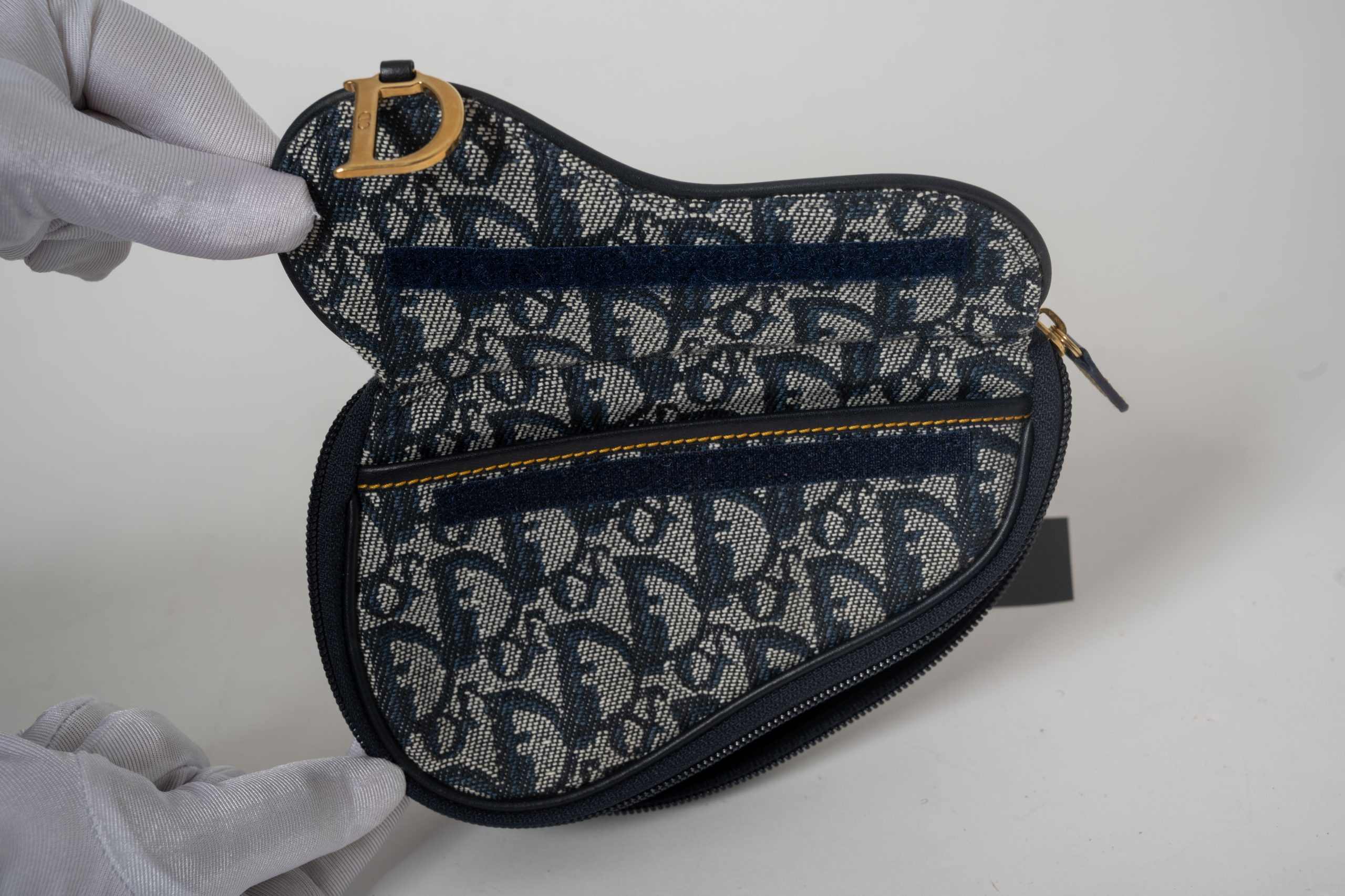PRV-DIO-056-06 Dior Nano Saddle Chain Pouch · Blue Dior Oblique - Imagen 5