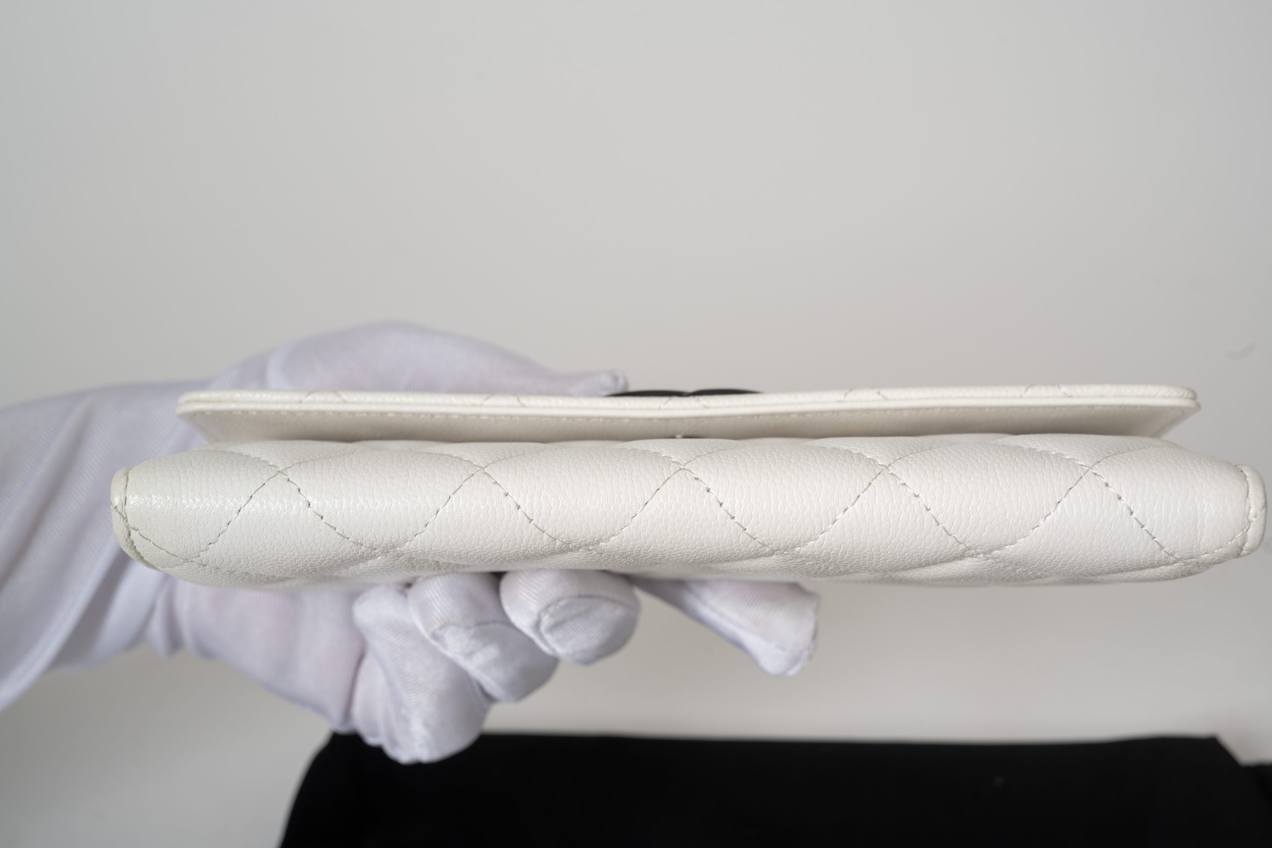 PRV-CHA-040-09 Chanel Long Bifold Wallet · White Caviar / Black CC - Imagen 8