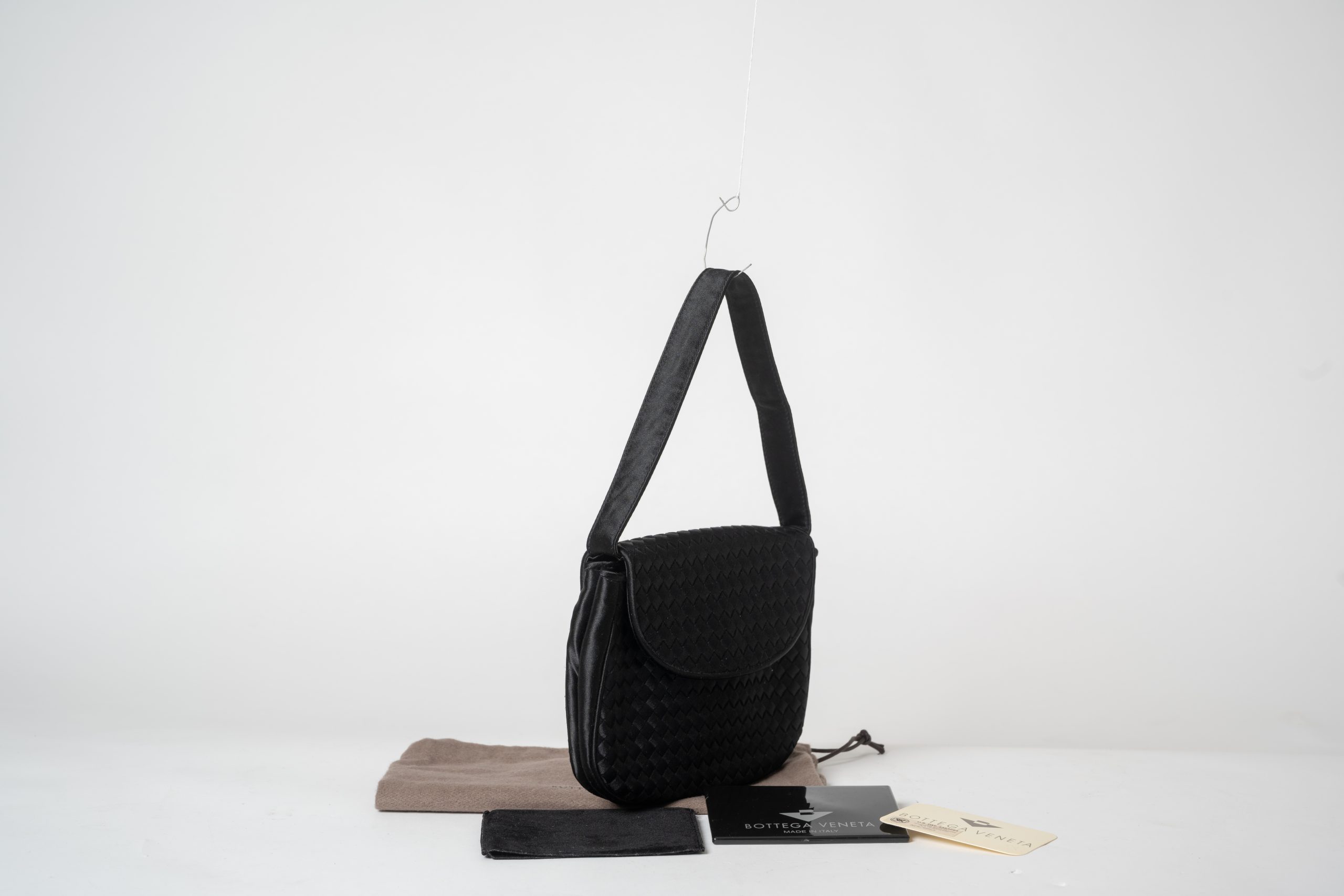 PRV-BV-043-02 Bottega Veneta Vintage Intrecciato Satin/Silk Evening Shoulder Bag · Black - Imagen 2