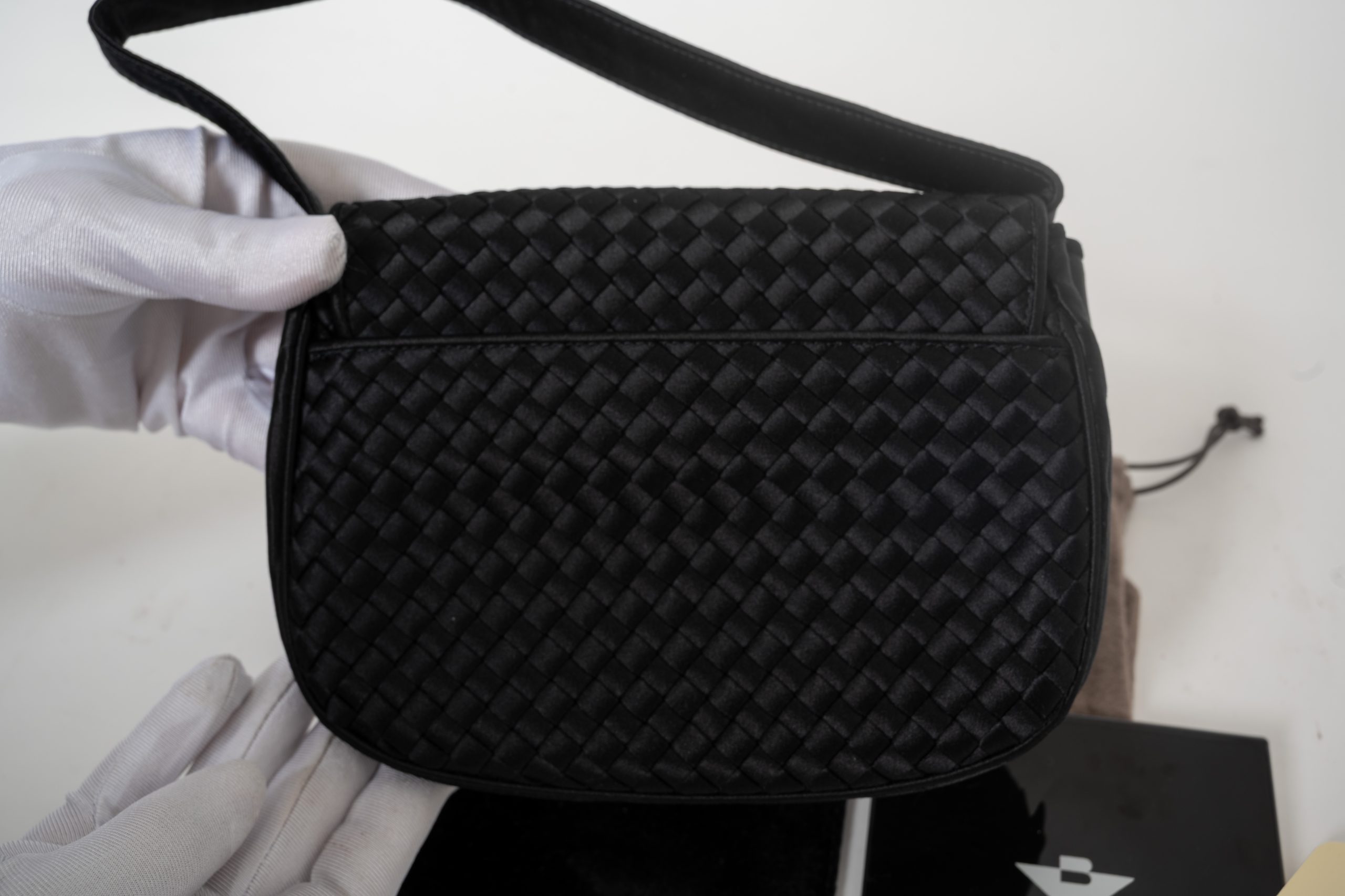 PRV-BV-043-07 Bottega Veneta Vintage Intrecciato Satin/Silk Evening Shoulder Bag · Black - Imagen 6