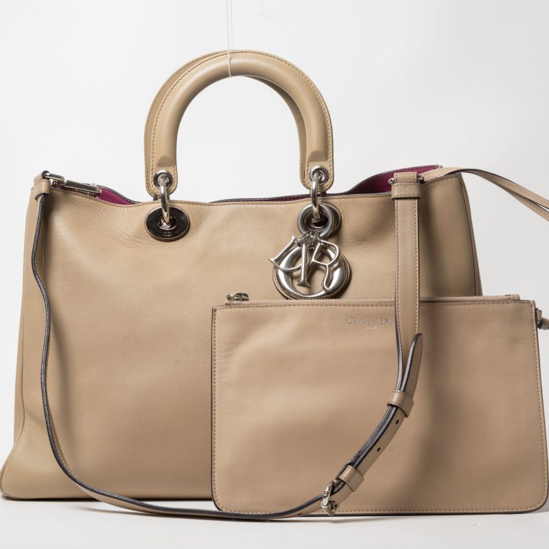 Dior Diorissimo Large · Taupe con interior fucsia