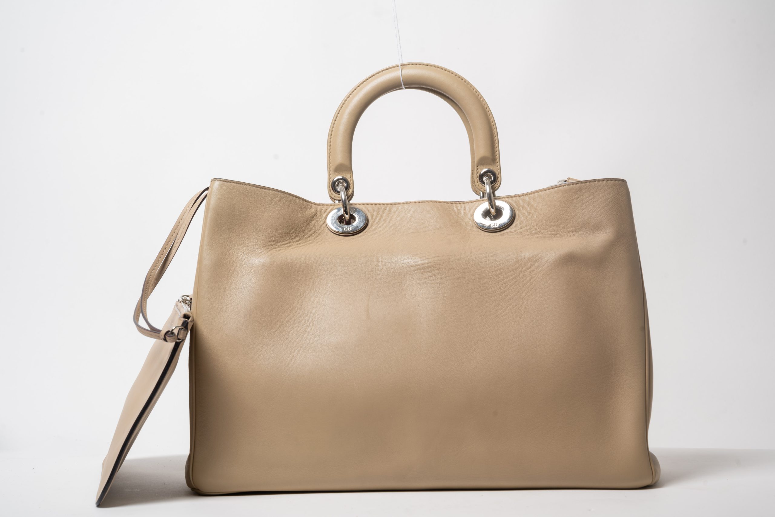 PRV-DIO-009-04 Dior Diorissimo Large · Taupe con interior fucsia - Imagen 2