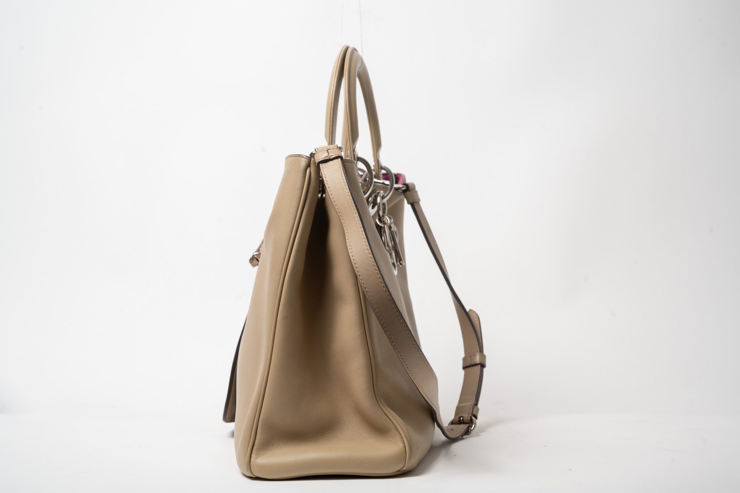 PRV-DIO-009-05 Dior Diorissimo Large · Taupe con interior fucsia - Imagen 3