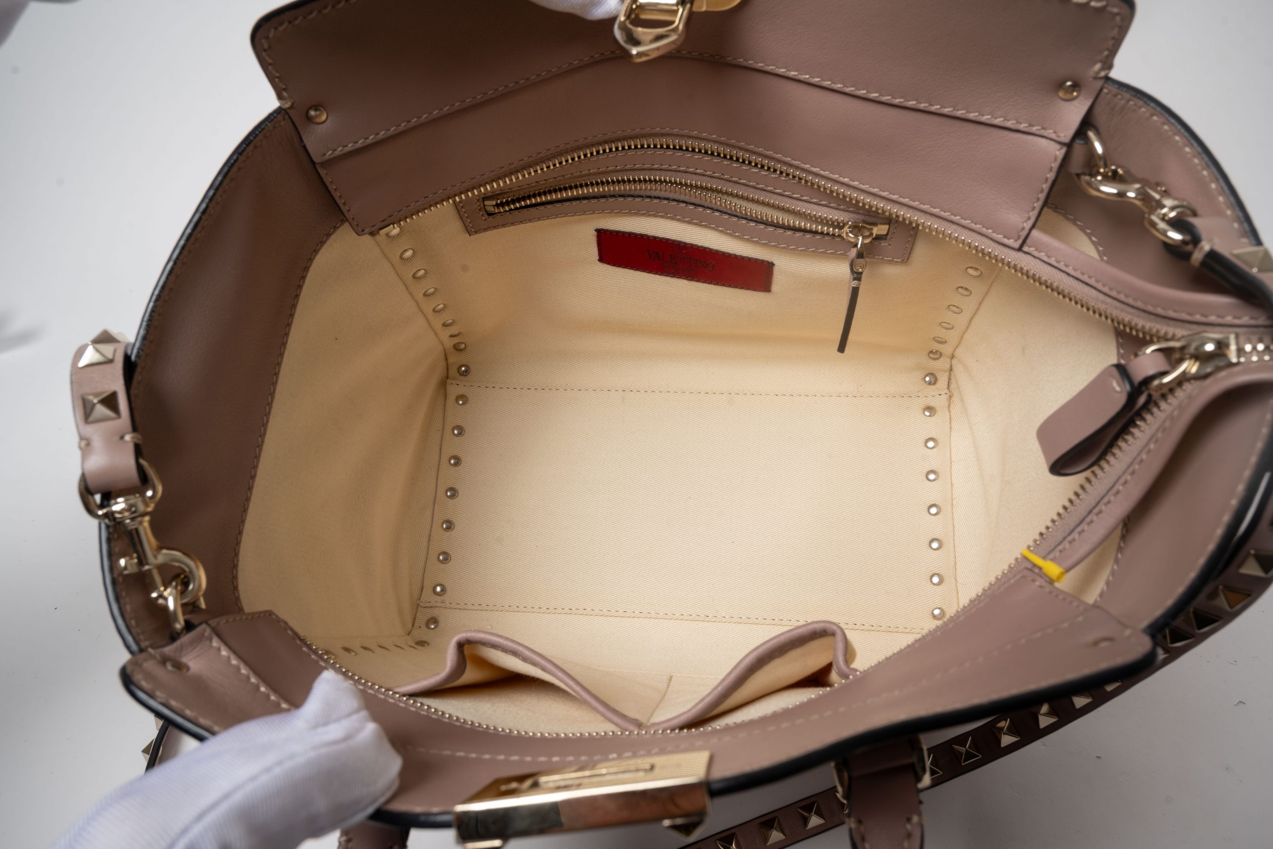 PRV-VAL-035-09 Valentino Garavani Rockstud Small Double Handle Tote · Poudre - Imagen 9