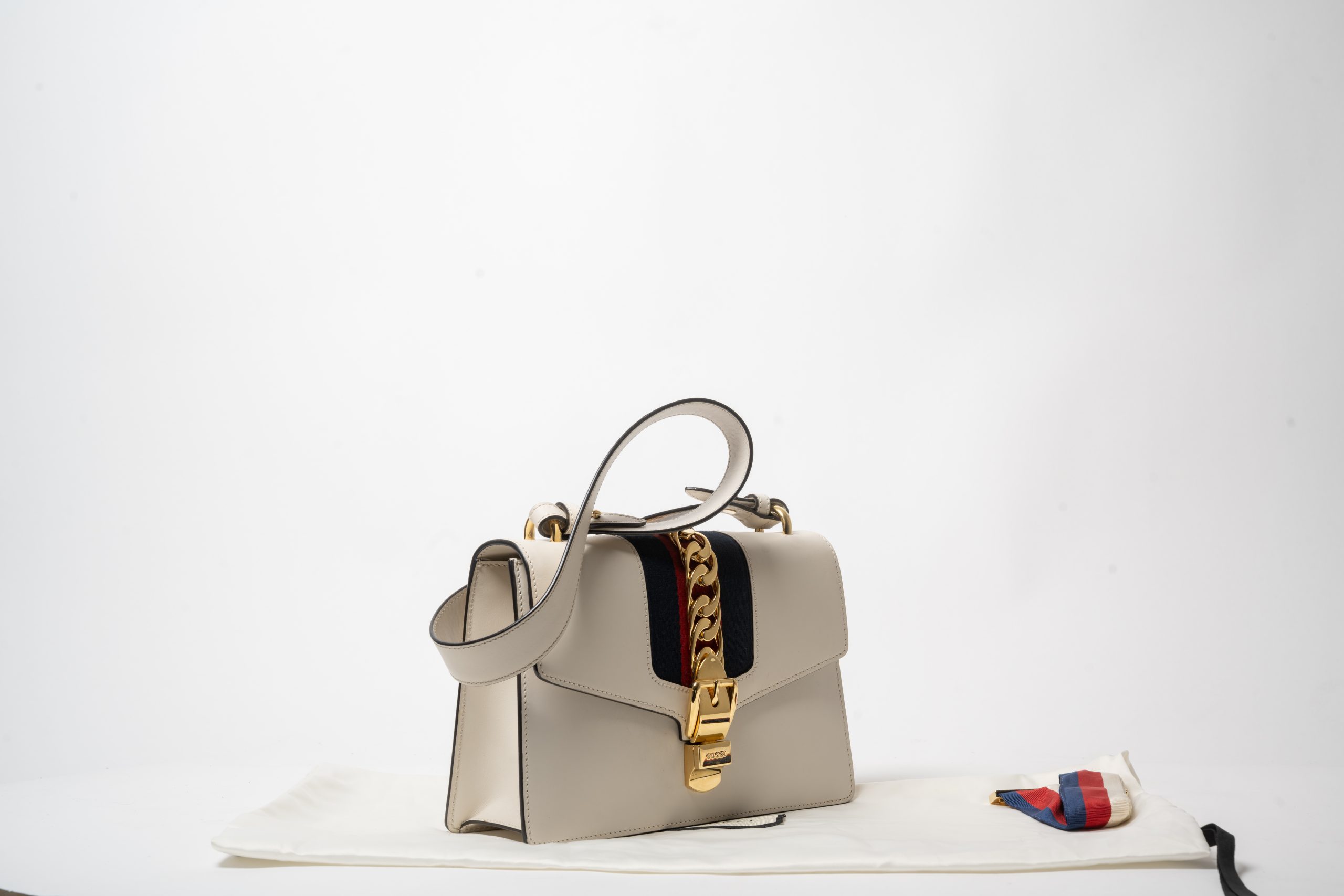 PRV-GUC-003-02 Gucci Sylvie Medium Top Handle · White - Imagen 2