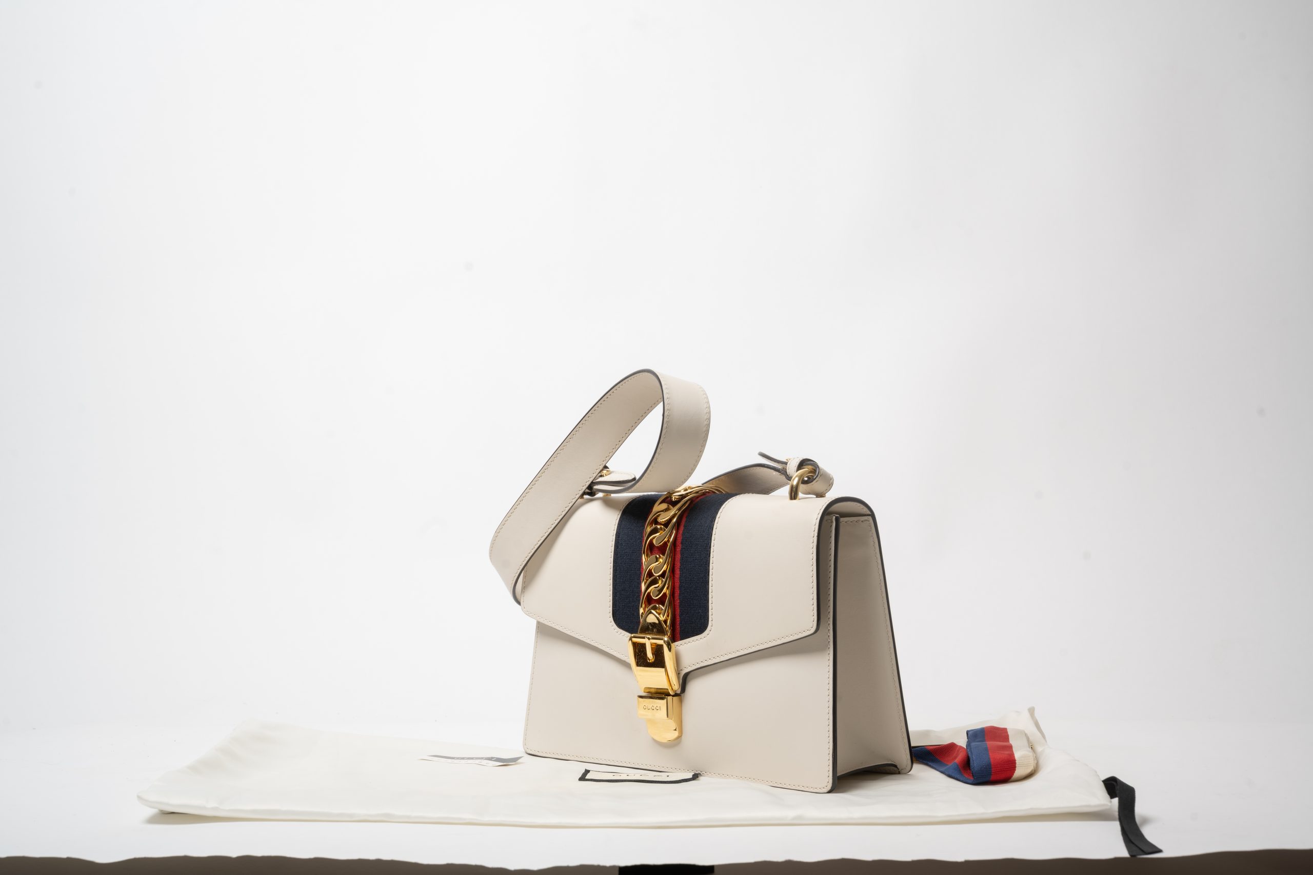 PRV-GUC-003-03 Gucci Sylvie Medium Top Handle · White - Imagen 7
