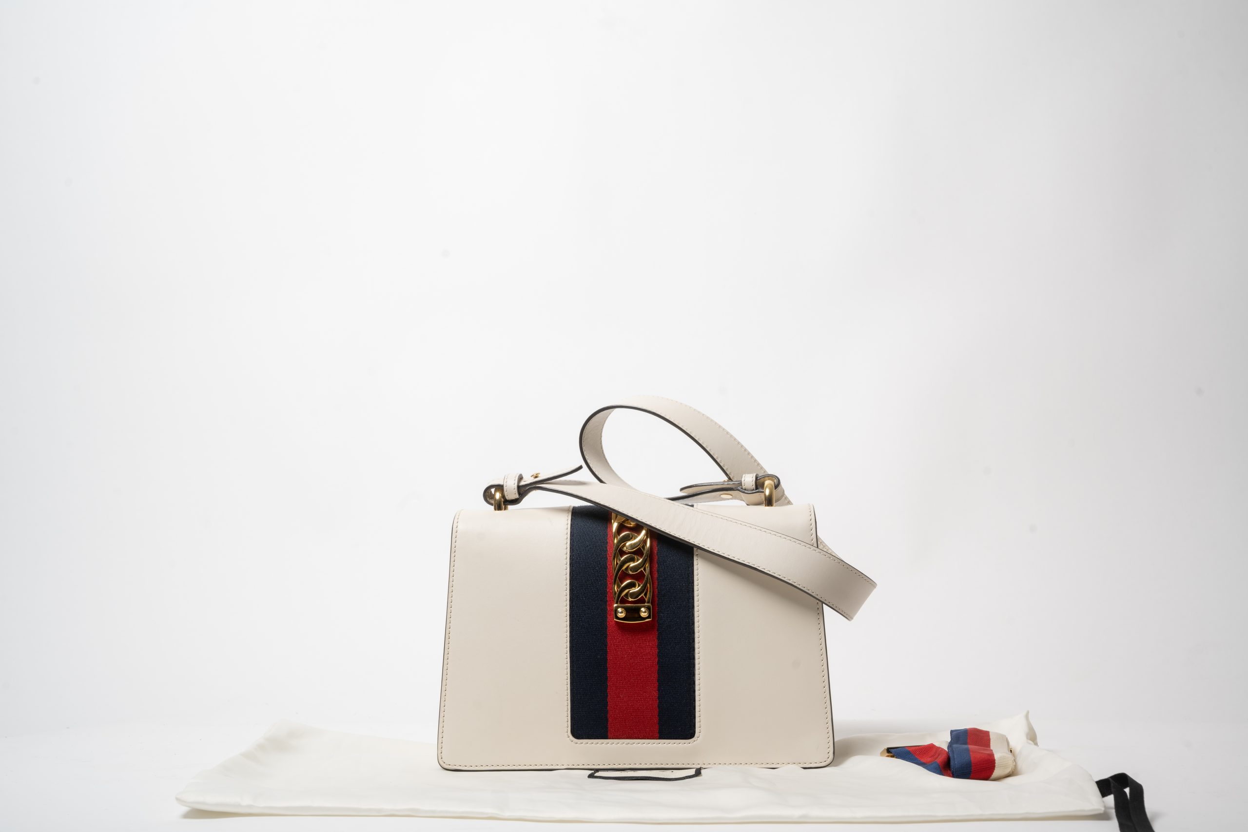 PRV-GUC-003-04 Gucci Sylvie Medium Top Handle · White - Imagen 6