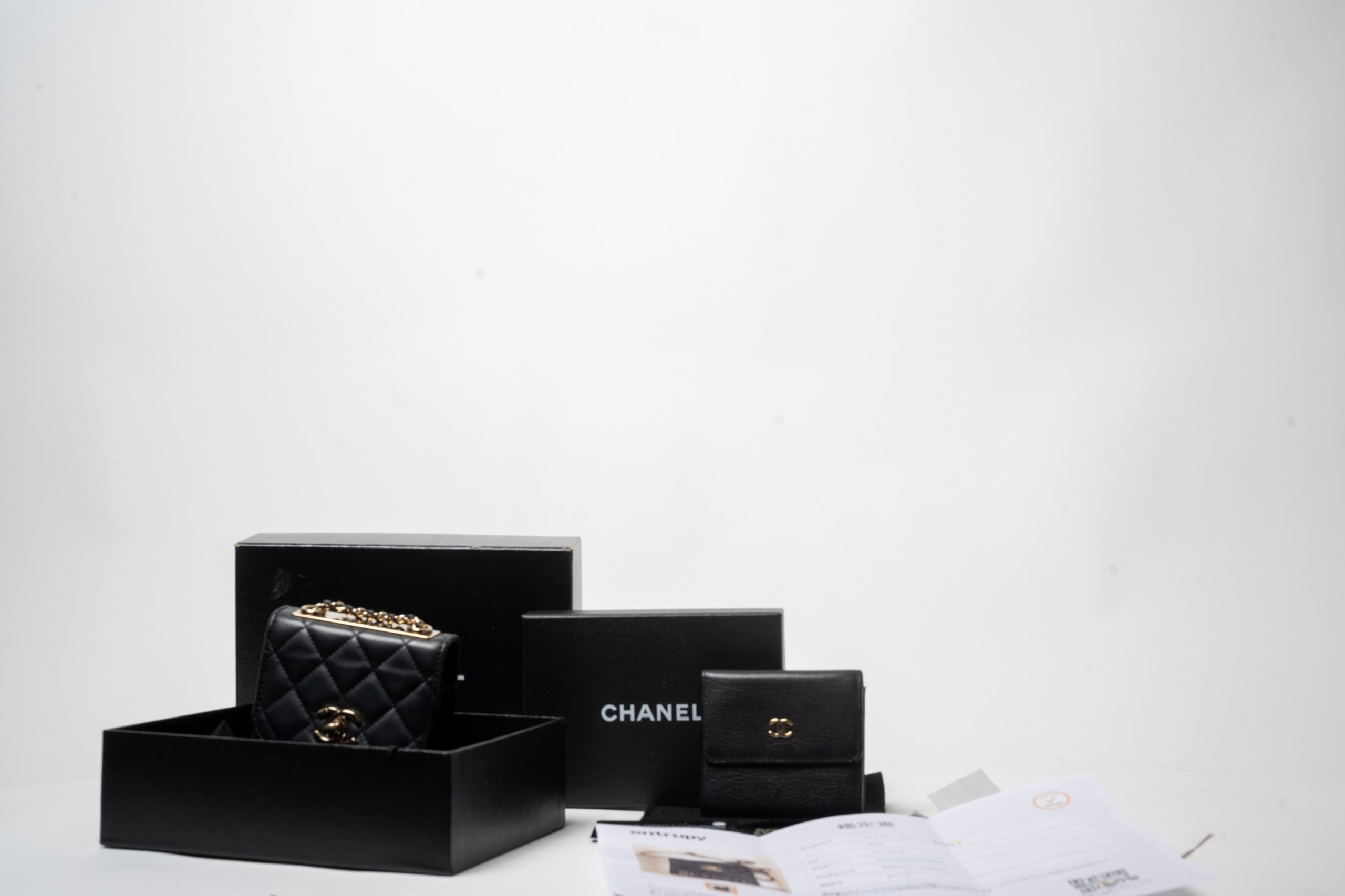PRV-CHA-039-01 Chanel Vintage Compact Bifold Wallet · Black Caviar - Imagen 3