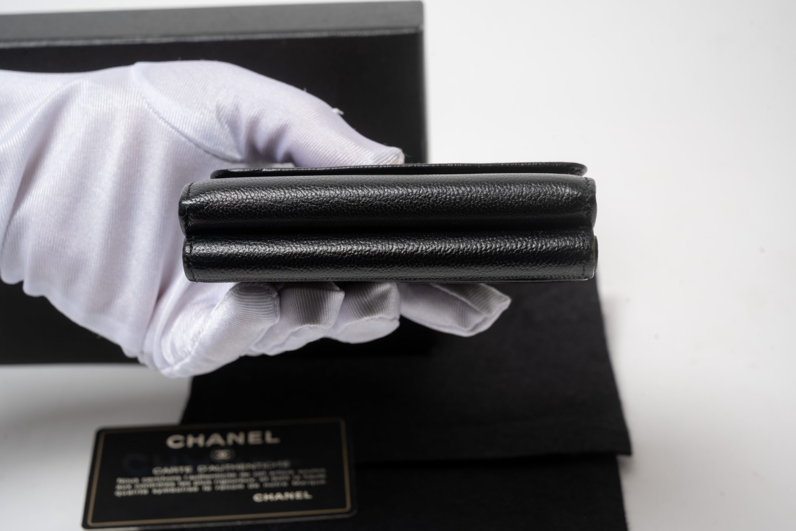 PRV-CHA-039-08 Chanel Vintage Compact Bifold Wallet · Black Caviar - Imagen 6