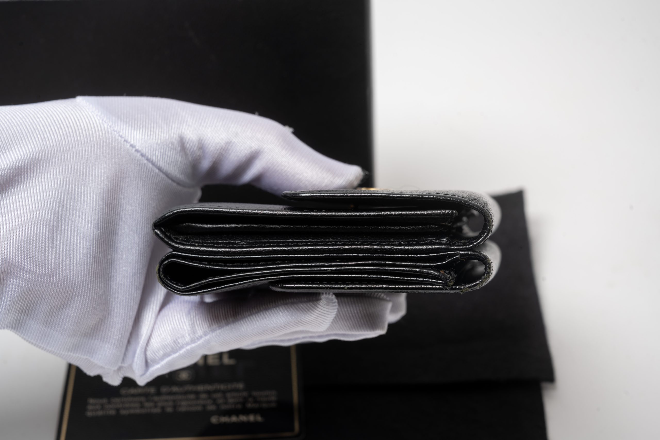 PRV-CHA-039-10 Chanel Vintage Compact Bifold Wallet · Black Caviar - Imagen 8