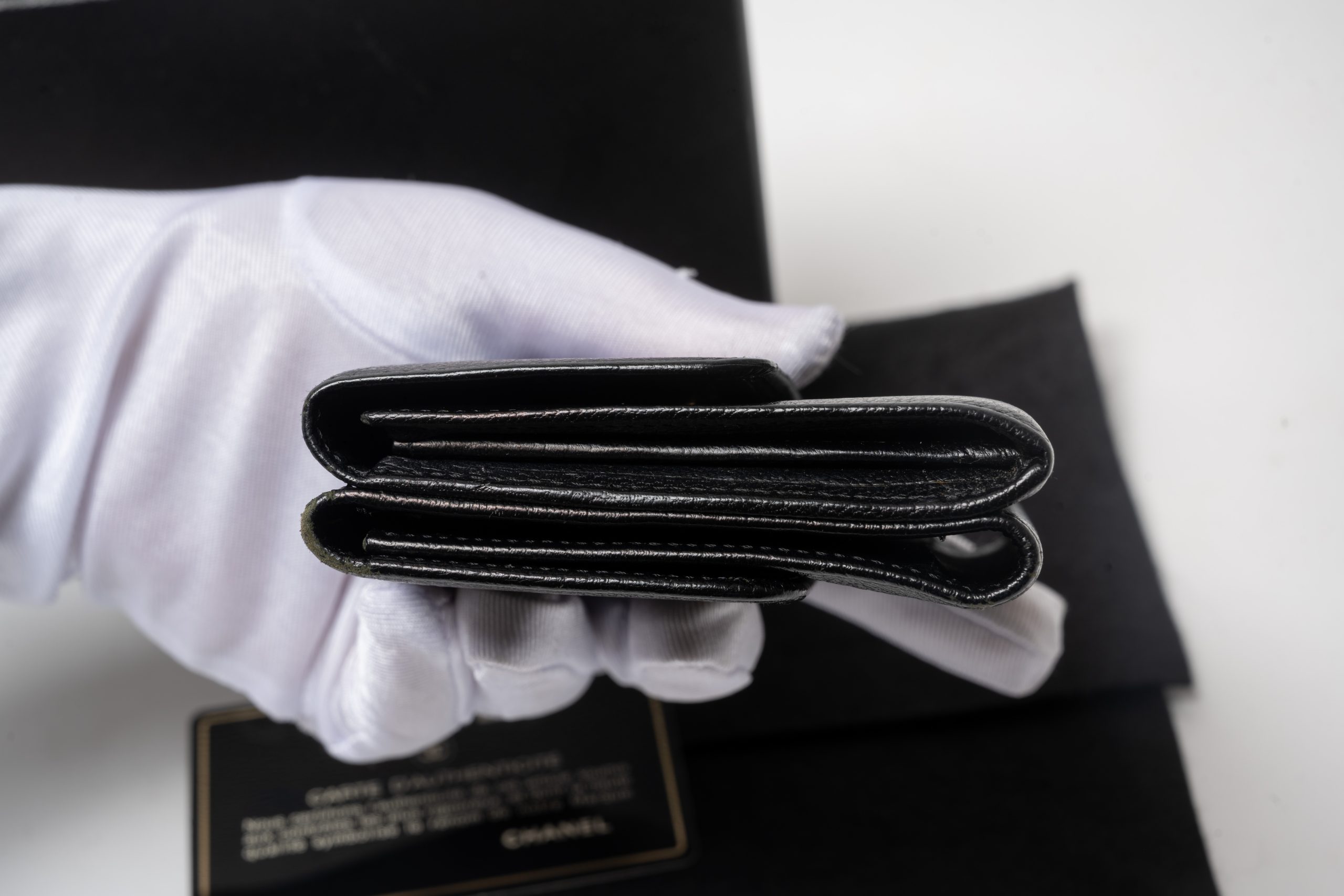 PRV-CHA-039-10 Chanel Vintage Compact Bifold Wallet · Black Caviar - Imagen 9
