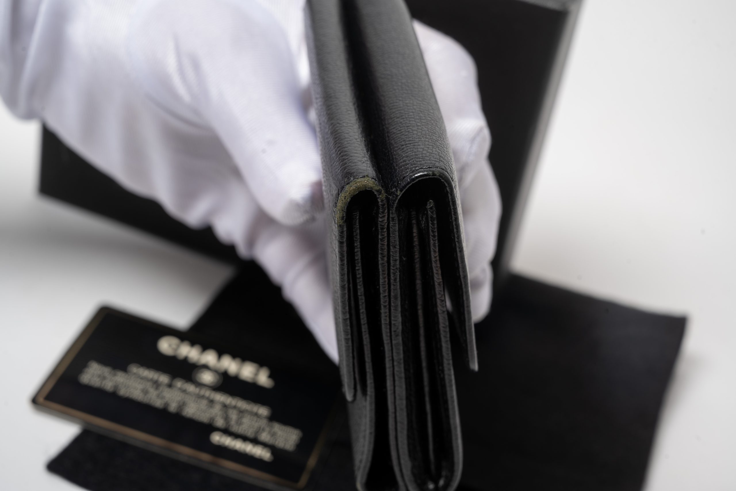 PRV-CHA-039-10 Chanel Vintage Compact Bifold Wallet · Black Caviar - Imagen 10
