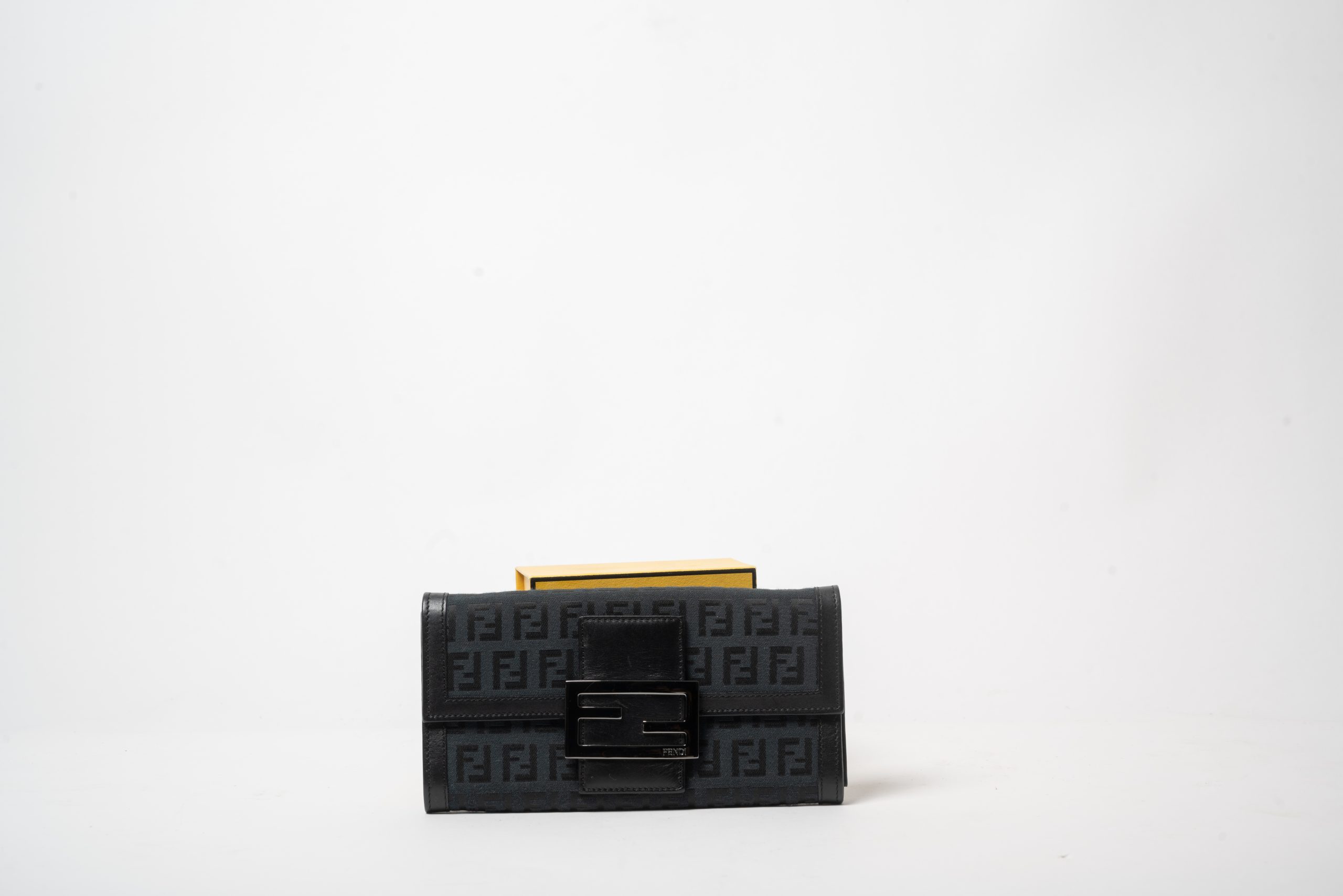 PRV-FEN-029-08 Fendi Vintage Zucca FF Long Bifold Wallet · Black - Imagen 4