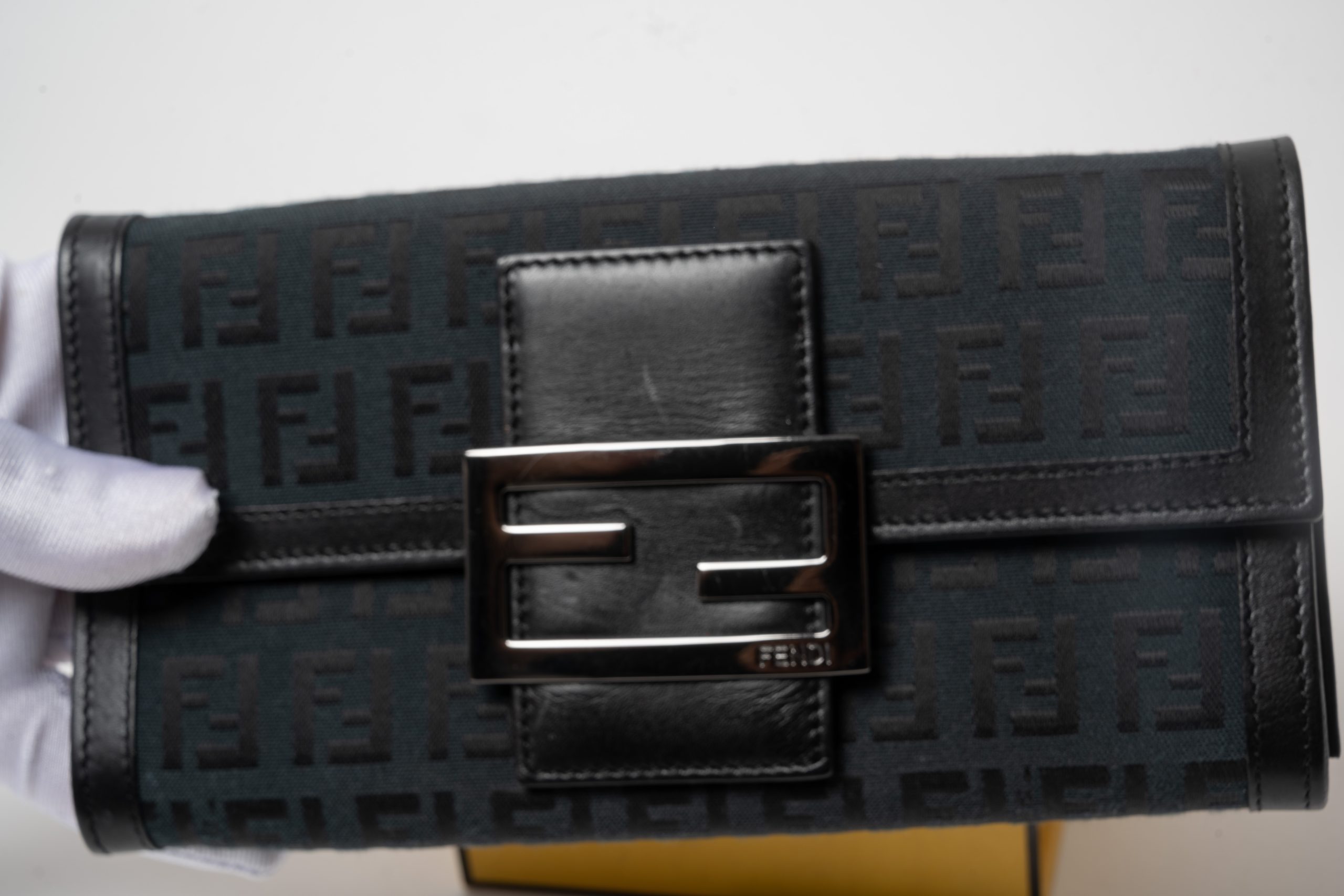 PRV-FEN-029-02 Fendi Vintage Zucca FF Long Bifold Wallet · Black - Imagen 5