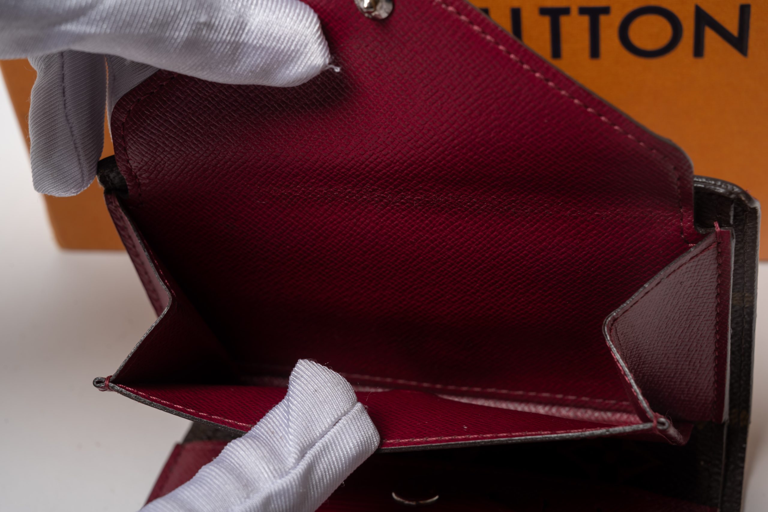 PRV-LV-018-05 Louis Vuitton Portefeuille Marie-Lou Compact · Monogram / Fuchsia Epi - Imagen 7