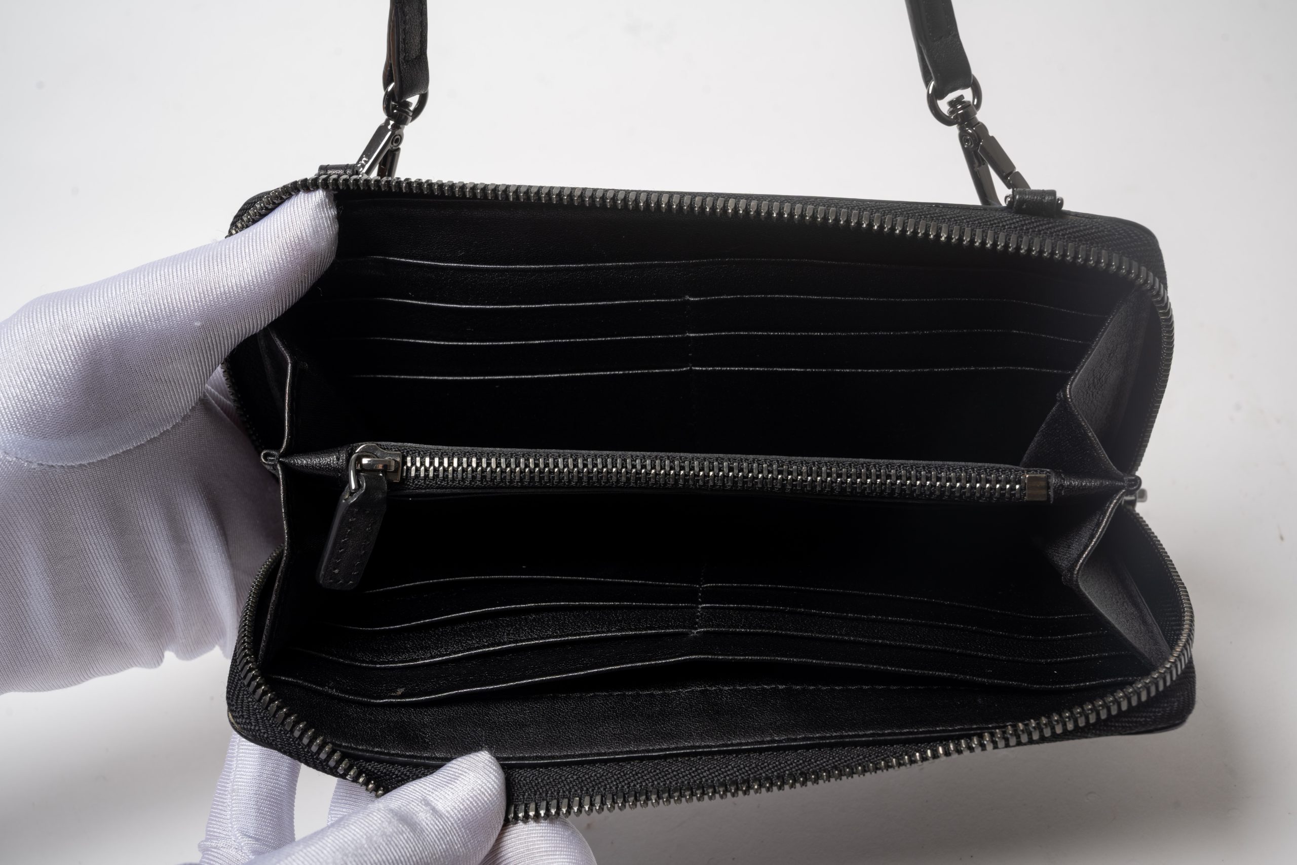 PRV-MCM-030-03 MCM Crossbody Wallet / Phone Holder · Black - Imagen 3