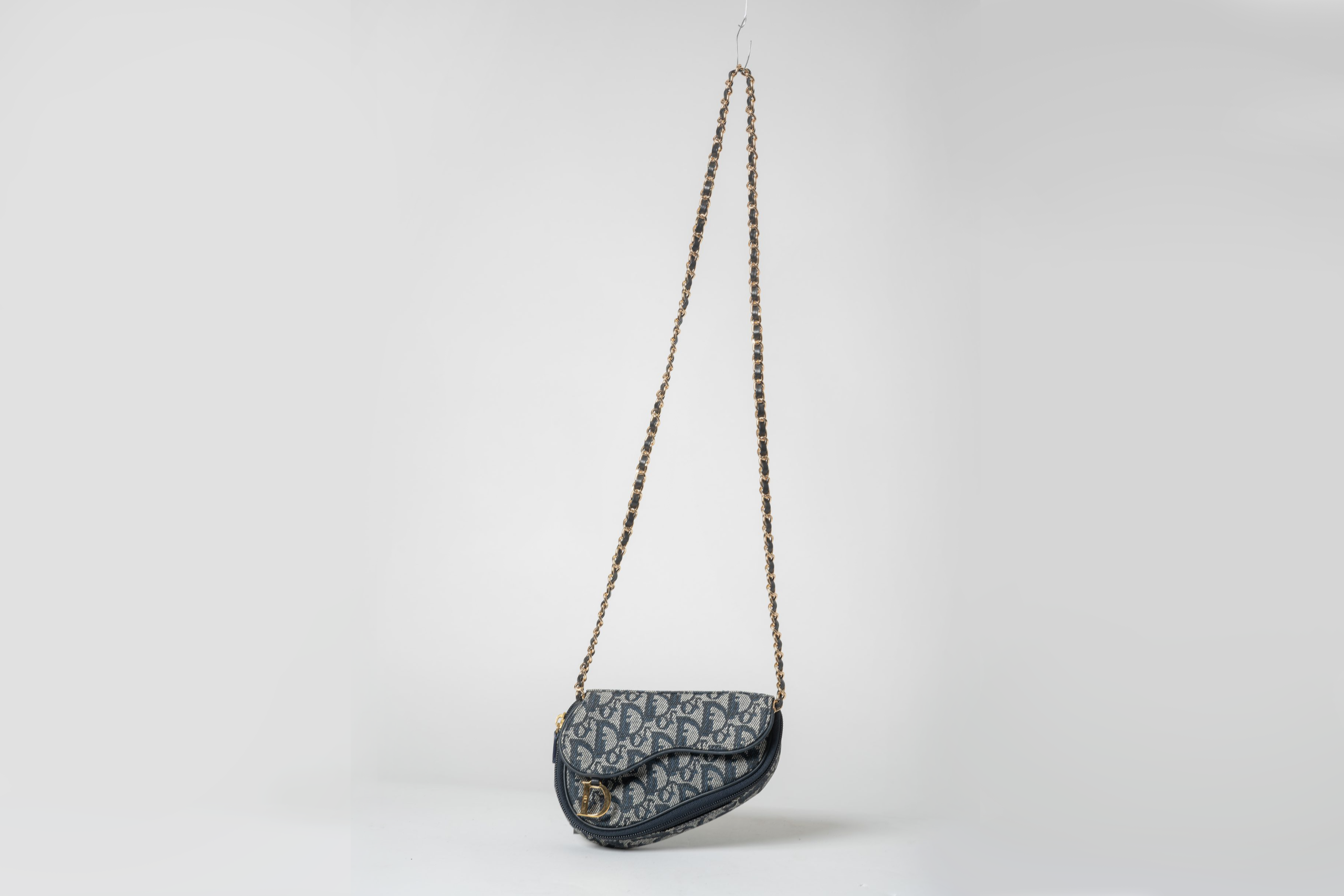 PRV-DIO-056-07 Dior Nano Saddle Chain Pouch · Blue Dior Oblique - Imagen 7