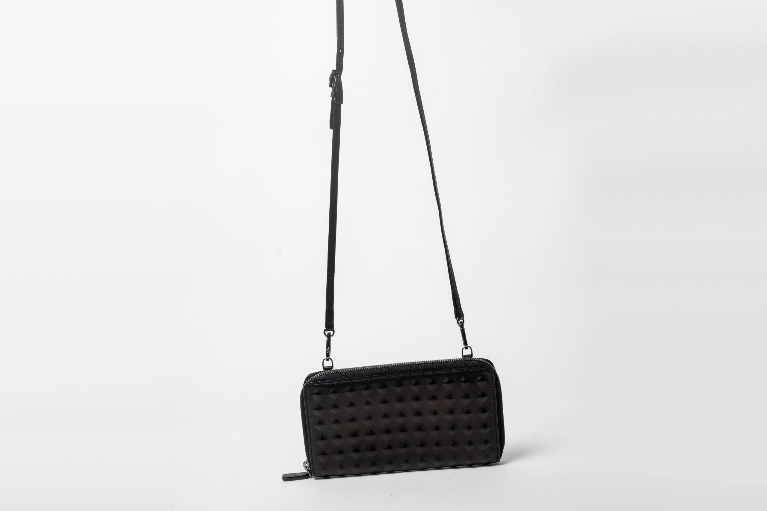 PRV-MCM-030-01 MCM Crossbody Wallet / Phone Holder · Black - Imagen 4